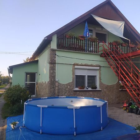 Etus Vendeghaz 2 Villa บาลาตอนเฟนีแวช ภายนอก รูปภาพ