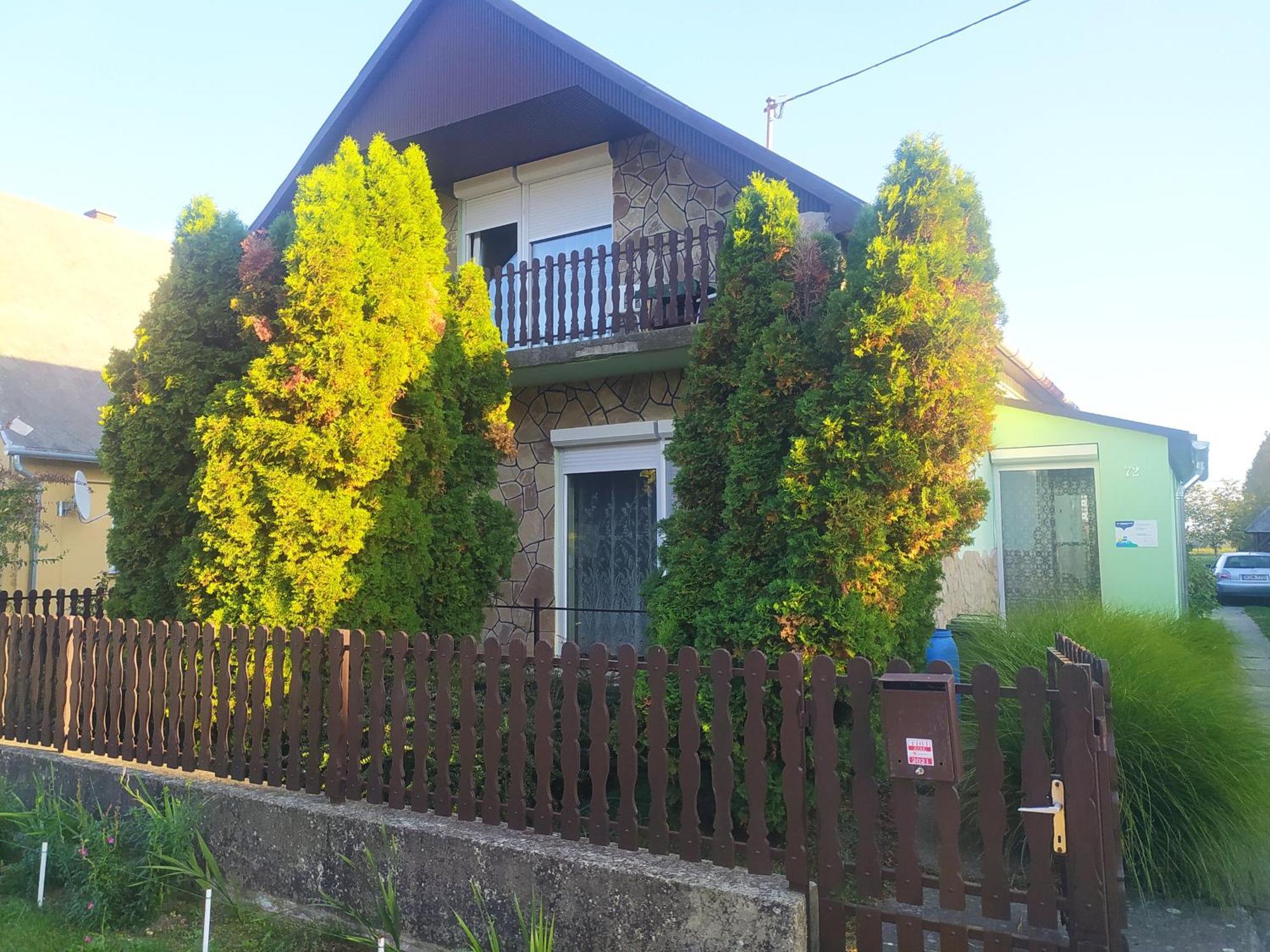 Etus Vendeghaz 2 Villa บาลาตอนเฟนีแวช ภายนอก รูปภาพ